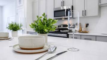 Coffee/tea maker, fridge, microwave, oven