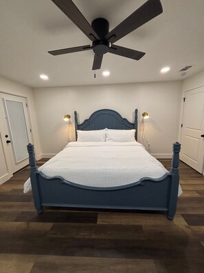 3 室のベッドルーム、アイロン / アイロン台、WiFi (無料)、ベッドシーツ