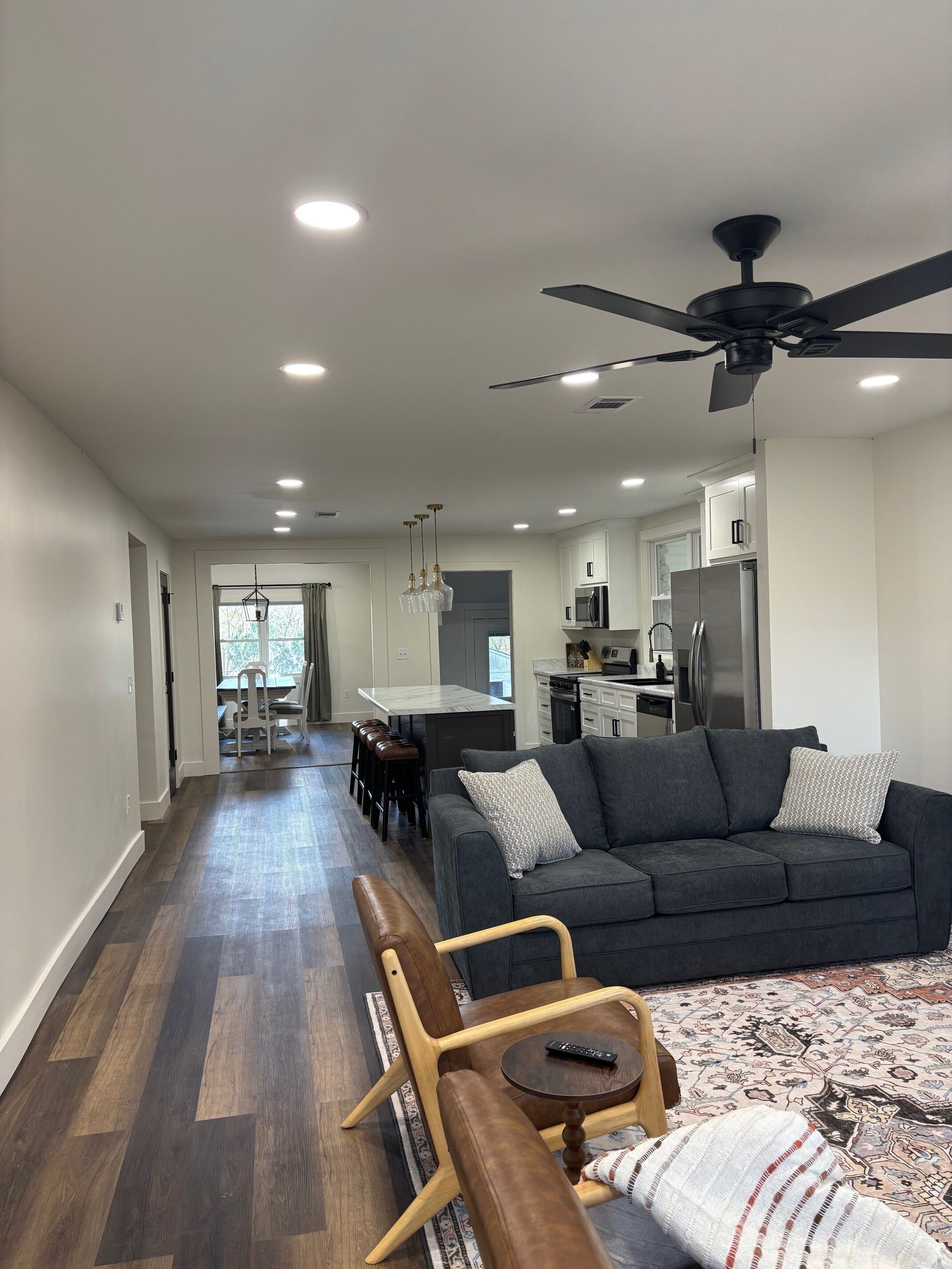 Televisión y chimenea 