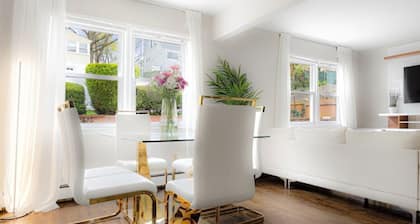 Luxury Designer Home near NYC + Free Parking