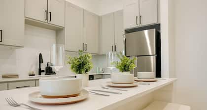 Rejuvenating 1BR Work-Friendly Escape in A+Area