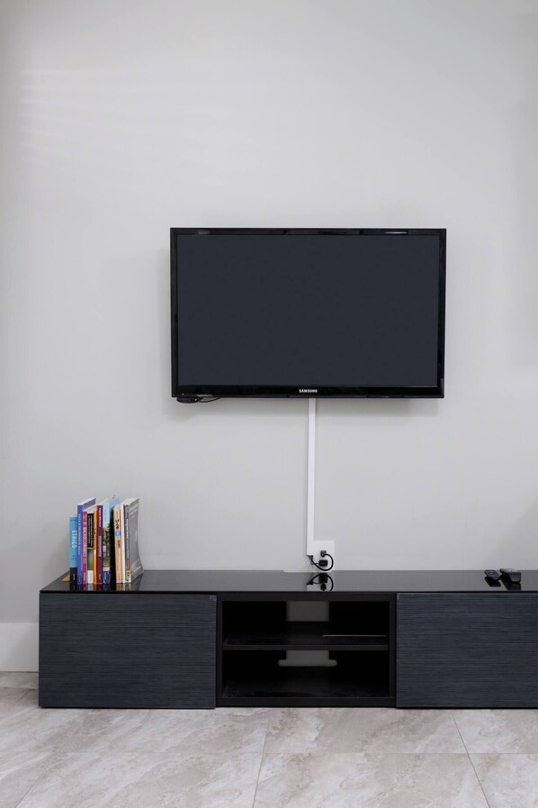 Apartment | 2 bedrooms - Cosy 2-bed Basement Suite in Quiet Neighbourhood (Delta)