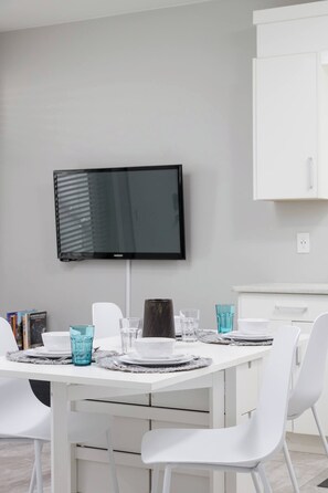 Apartment | 2 bedrooms - Cosy 2-bed Basement Suite in Quiet Neighbourhood (Delta)