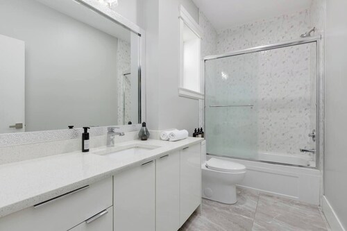 Cosy 2-bed Basement Suite in Quiet Neighbourhood