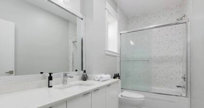 Cosy 2-bed Basement Suite in Quiet Neighbourhood