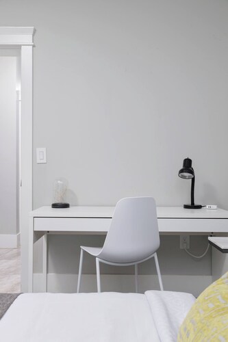 Cosy 2-bed Basement Suite in Quiet Neighbourhood