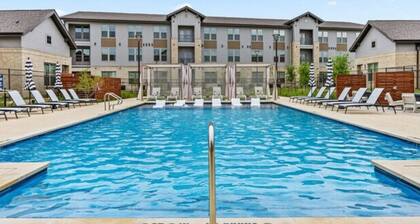 Modern Stay WorkerFriendly Home w/Lndry GYM & Pool