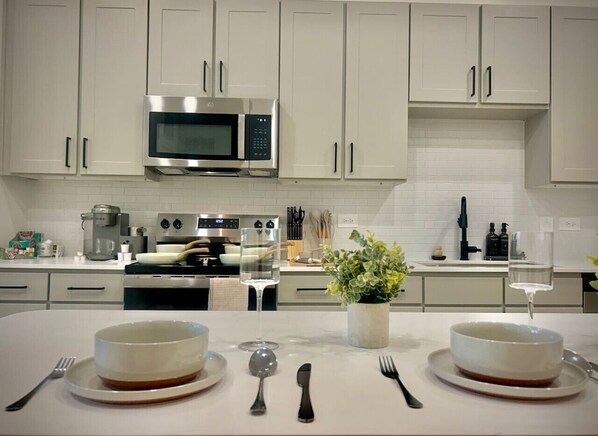 Private kitchen - Modern, WorkerFriendly, Washer, Pool, Gym, Wifi (Sherman)