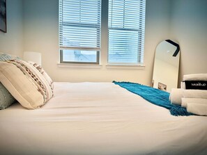 Room - WorkerFriendly,KINGbed,A+Location,Washer,Wifi,Pool (Sherman)