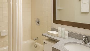 Secadora de cabello, toallas, jabón, papel de baño