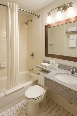 Hair dryer, towels, soap, toilet paper - King Bed (Non Smoking) (Point Edward)