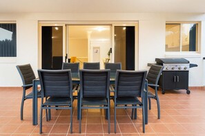 Outdoor dining - Pebbly Beach Escape - Steps from Beach (Forster)