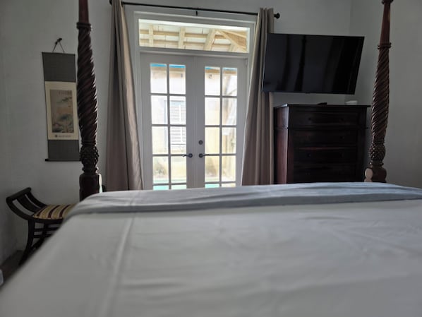 2 quartos, cofres nos quartos, ferros/tábuas de passar roupa