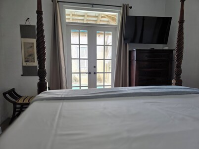 Private 2-Bedroom Residence with Pool, South Shore Bermuda