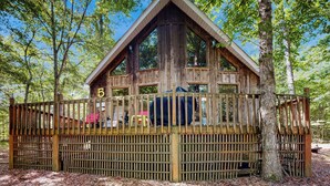 Unclassified image, 5 of 26, button - 1 Mi to Pickwick Lake! Tranquil Wooded Cabin (Iuka)