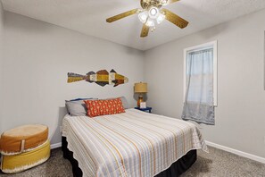 3 habitaciones, tabla de planchar con plancha, internet y ropa de cama 