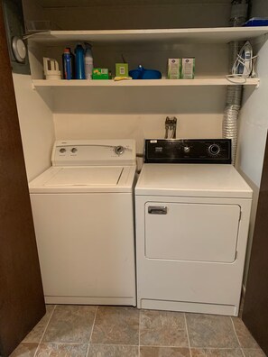 Interior - 2-bedroom apartment in terrific Scottsbluff with AC and comfort (Scottsbluff)