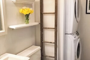Interior - 2BR Porta Rosa: Your Lakeside Haven w/ AC (Lakeside)