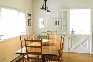 Dining - 2BR Porta Rosa: Your Lakeside Haven w/ AC (Lakeside)