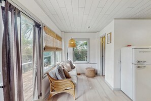 Interior - Steps to Sandy Shore! Couples Retreat in Surf City (Surf City)