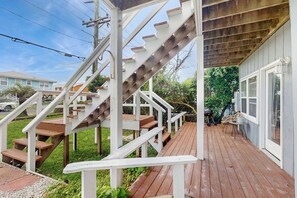 Terrace/patio - Steps to Sandy Shore! Couples Retreat in Surf City (Surf City)