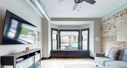 Steps to Dtwn & Rock River! Couples Retreat