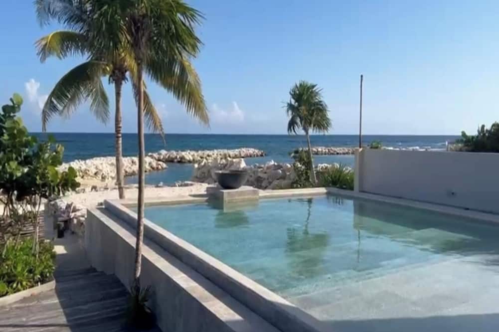 VILLAS MIA FRONT BEACH