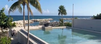VILLAS MIA FRONT BEACH