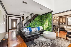 Smart-TV, peis og kontorer