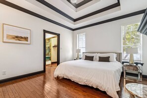 4 habitaciones, escritorio, tabla de planchar con plancha y wifi gratis 