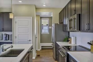 Microwave, oven, stovetop, dishwasher - Family Friendly 5BR Mountain Views & Game Room with AC (Superior)