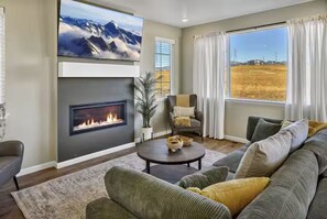 TV, fireplace - Family Friendly 5BR Mountain Views & Game Room with AC (Superior)