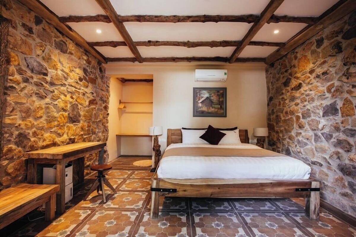 Deluxe Room, Pool View