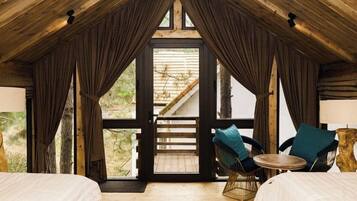 Tvåbäddsrum Deluxe | Värdeförvaringsskåp på rummet, mörkläggningsgardiner och gratis wi-fi