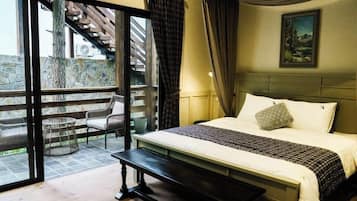 Deluxe tweepersoonskamer, uitzicht op tuin | Een kluis op de kamer, verduisterende gordijnen, gratis wifi