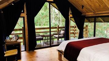 Deluxe-Zimmer, Hügelblick | Zimmersafe, Verdunkelungsvorhänge, kostenloses WLAN