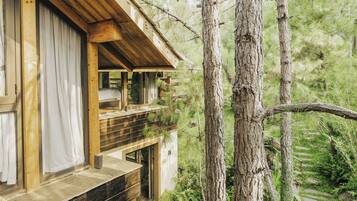 Deluxe Twin Room | In-room safe, blackout drapes, free WiFi