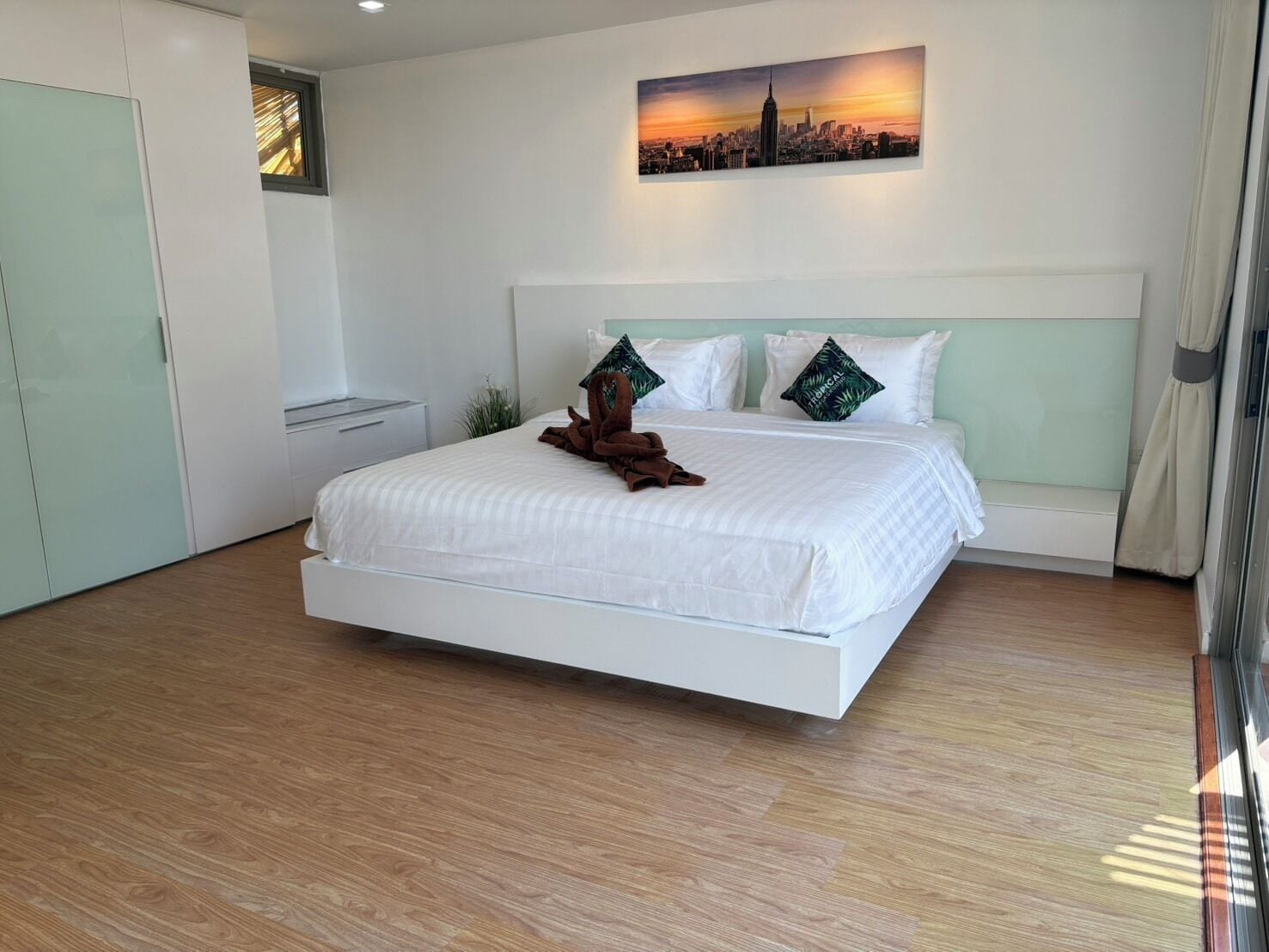 Desk, laptop workspace, free WiFi, bed sheets