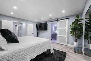 4 bedrooms, iron/ironing board, WiFi, bed sheets - Glendora Super House! (Glendora)