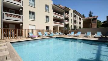 Outdoor pool, a heated pool