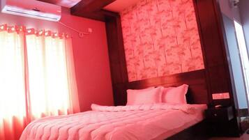 Superior Double Room, City View | Desk, free WiFi, bed sheets