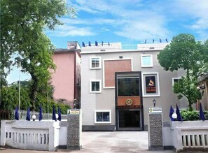 Vista frontal de la propiedad