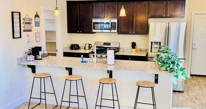 Spacious Reno House with 4 Bedrooms & Garage