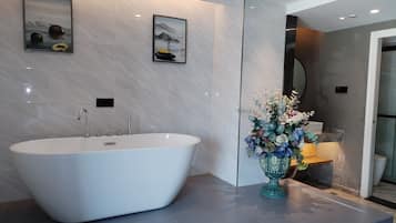 Classic Double Room, City View | Bathroom