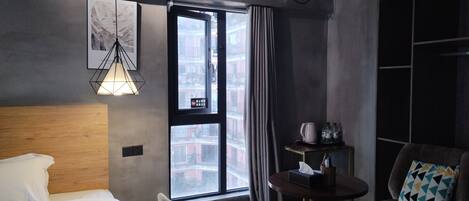 Comfort Twin Room, City View | In-room dining