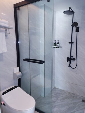 الدش داخل الحمام