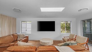 TV - Luna Beach House, Vincentia (Vincentia)