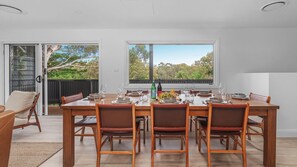 Dining - Luna Beach House, Vincentia (Vincentia)