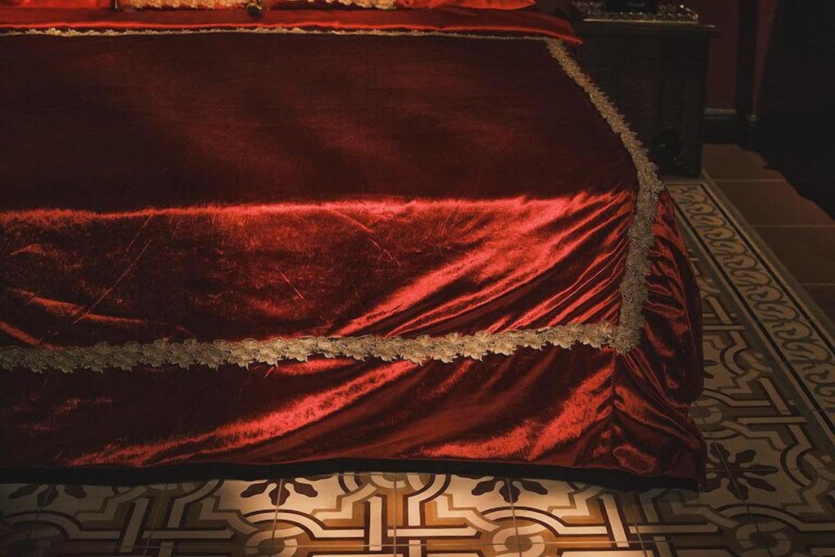 Deluxe Room, 1 King Bed | In-room safe, free WiFi