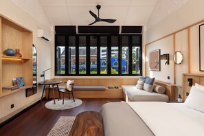 Signature Suites | Free minibar items, in-room safe, desk, laptop workspace - Cheong Fatt Tze - The Qing Suites (George Town)